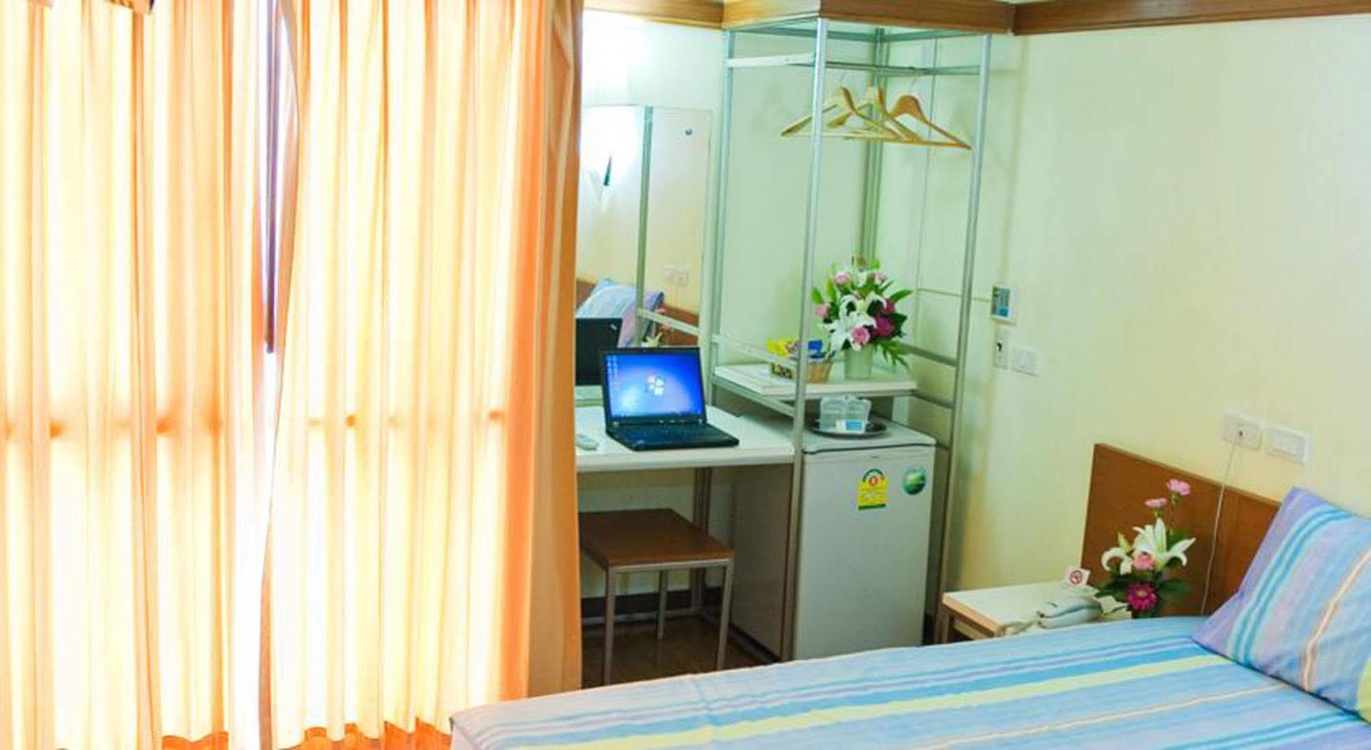 Mad Monkey Hostel 방콕 외부 사진