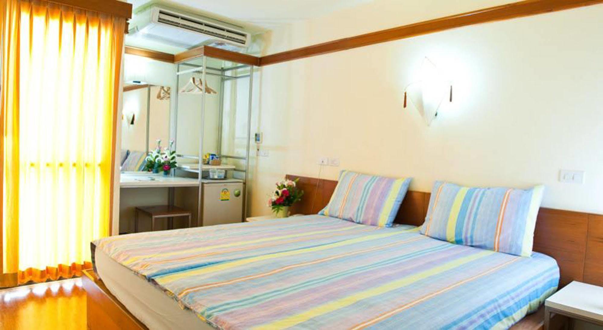 Mad Monkey Hostel 방콕 외부 사진