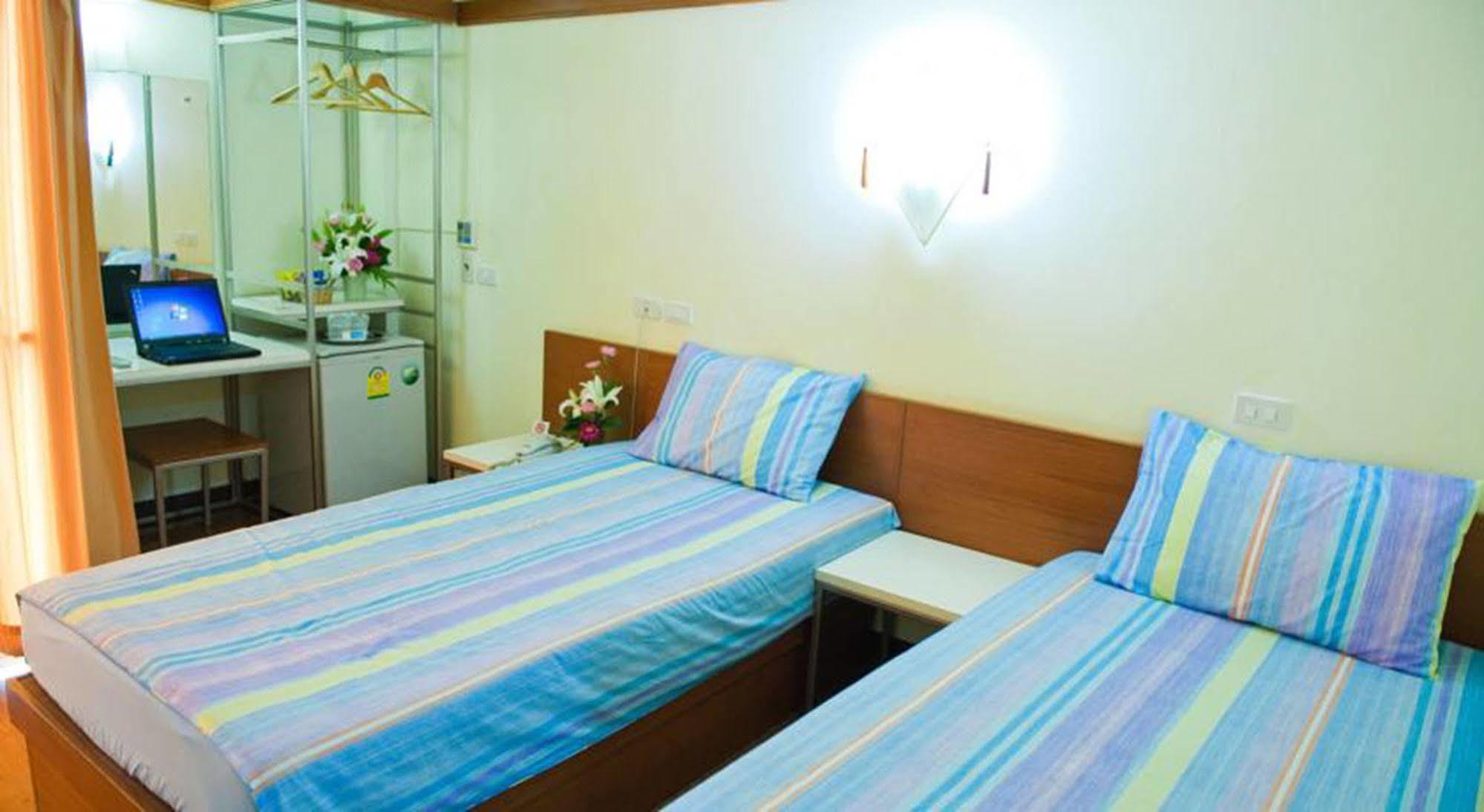Mad Monkey Hostel 방콕 외부 사진