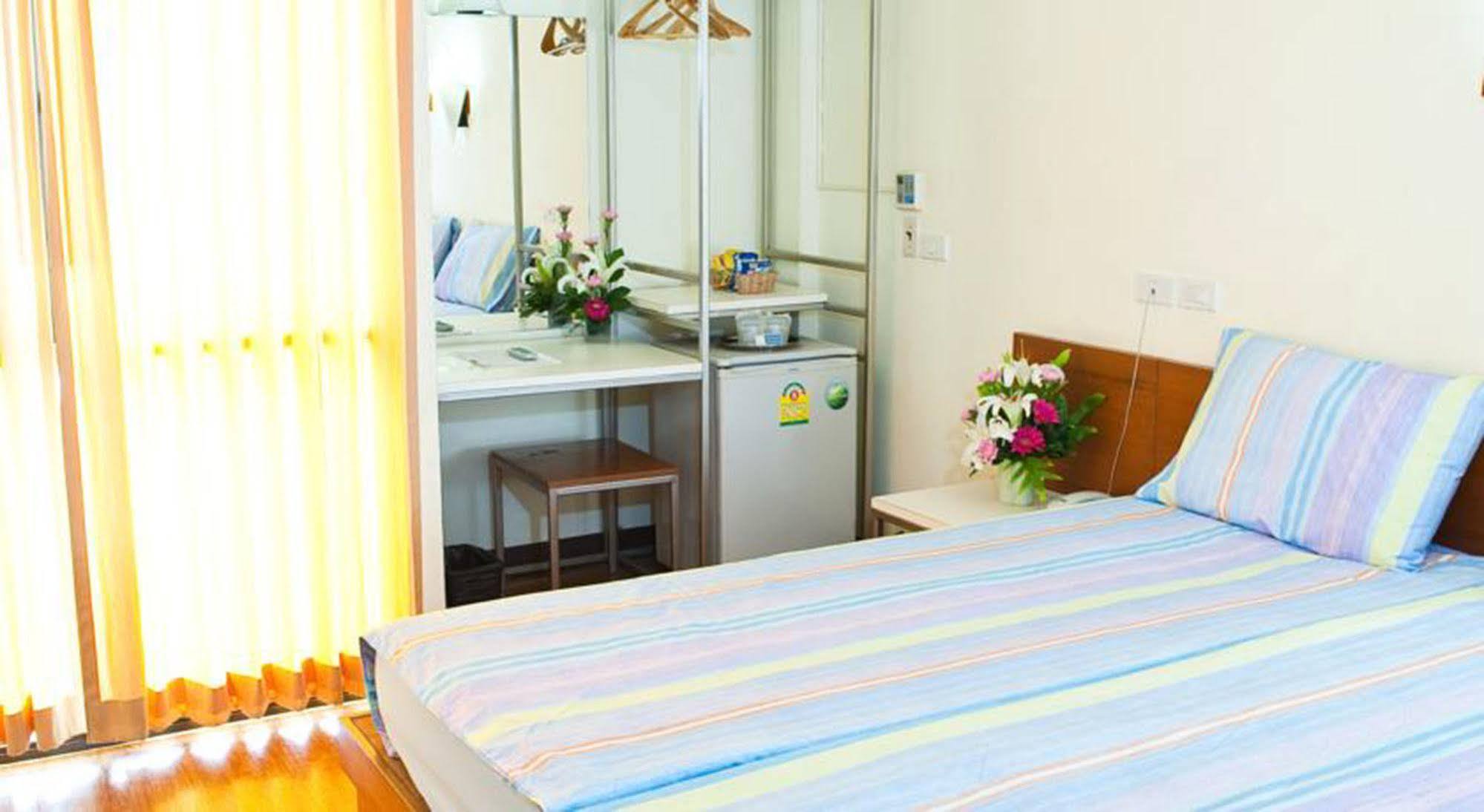 Mad Monkey Hostel 방콕 외부 사진