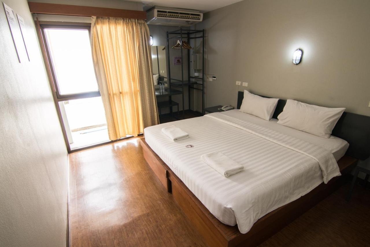 Mad Monkey Hostel 방콕 외부 사진
